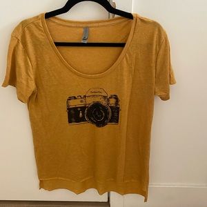 Short sleeve shirt with camera